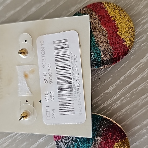 Earings - Picture 2 of 2